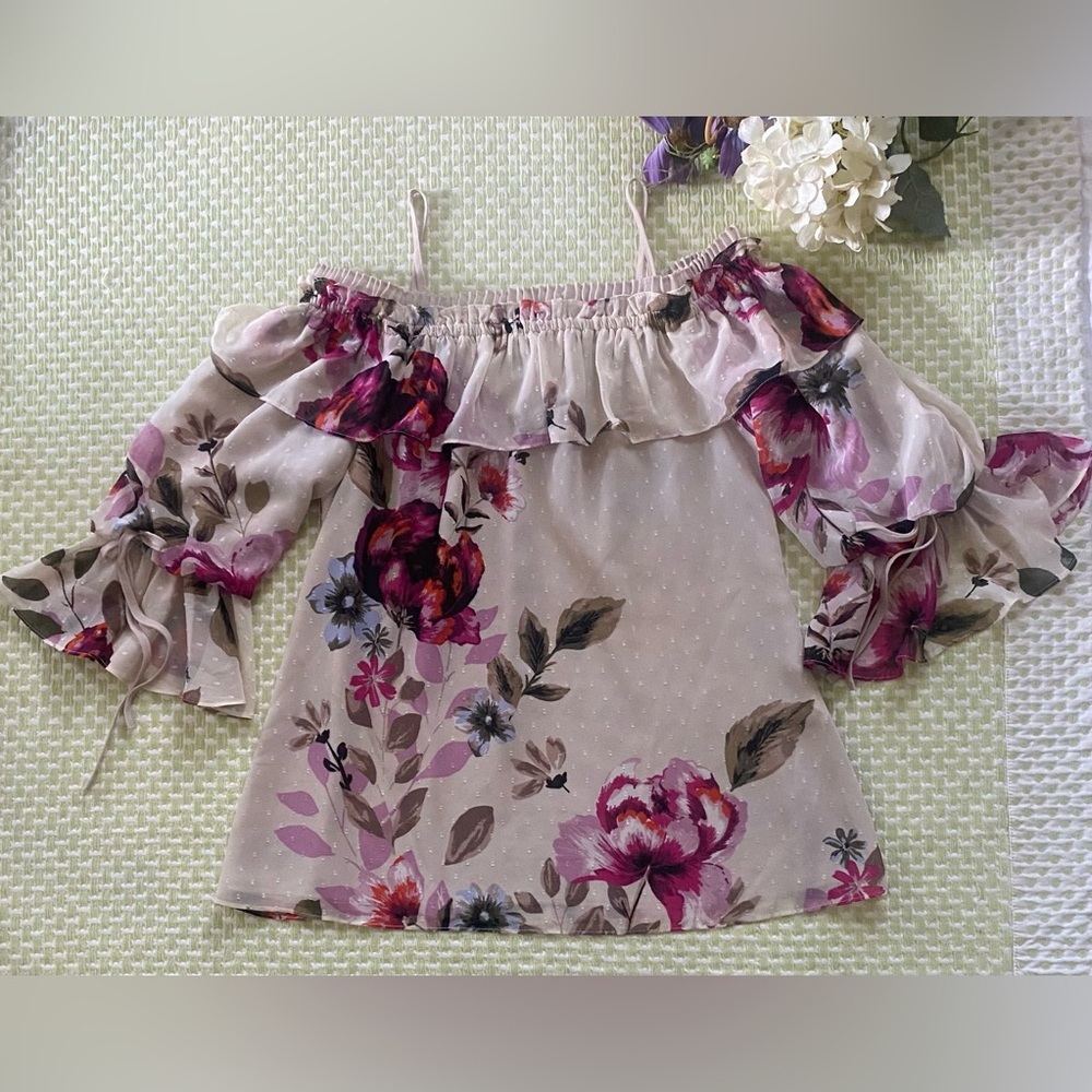 🌺White House Black Market Women’s Blouse